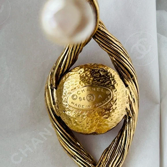 CHANEL Gold Twisted Wire Bracelet with Pearl Accents - Picture 3 of 6